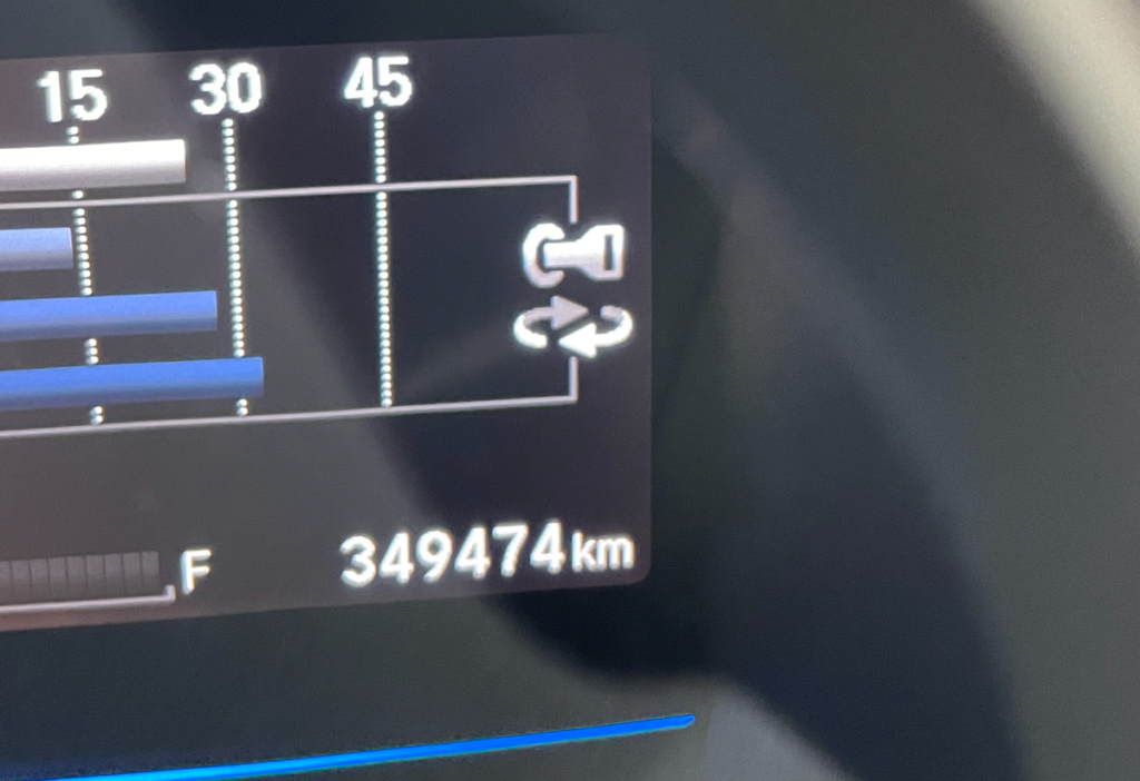 走行距離349,474kmを表示した、長年乗り続けた愛車のメーター画像